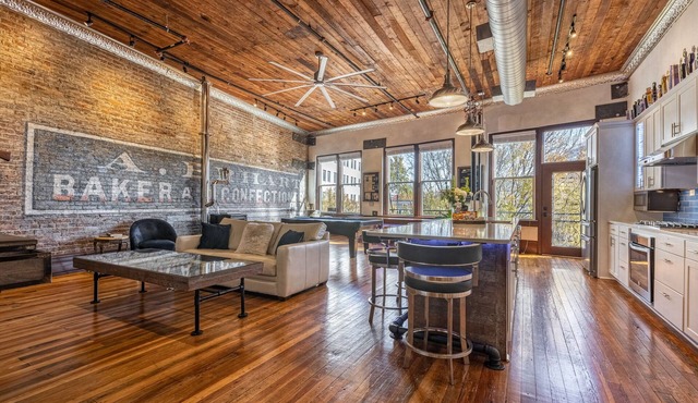 Capone's Loft -Most unique luxury place to stay in downtown Hot Springs!