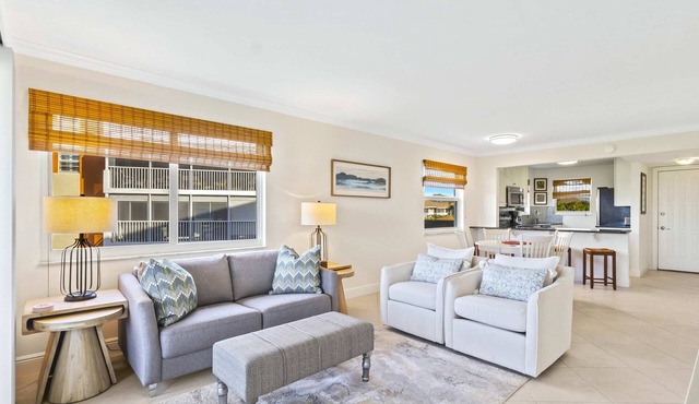 Capri, Naples Getaway 2BR Condo w/Pool&Golf View