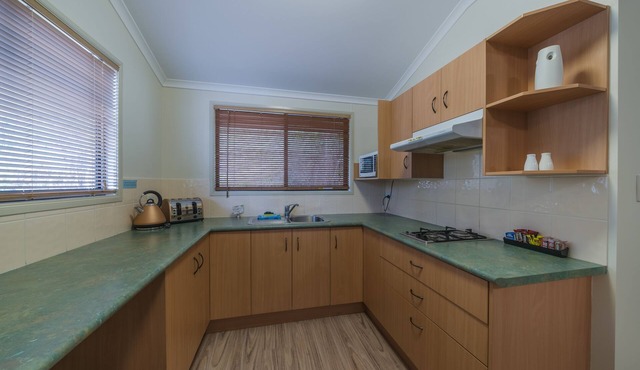 Capricorn Caves - Caravan Park