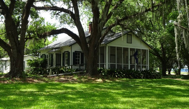 Captain Caviar's 2-bedroom cottage on the Lower Atchafalaya River in Patterson