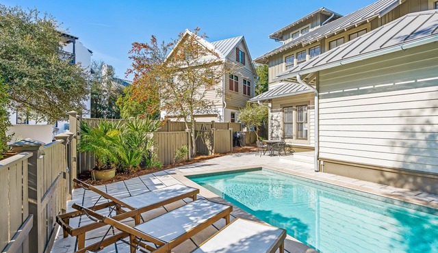 Captain Jack Cottage - Private Heated Pool, Bikes, 5 Min Walk to the Beach