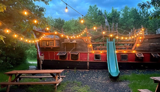 Captain Morgan's Pirate Ship Cabin! 15 mins Near the Dells