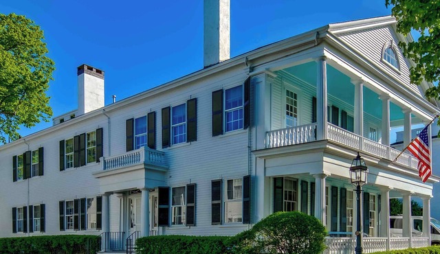 Captain Morse House Luxury - In Town, Walk to Waterfront, Beach, Pets, 5 stars