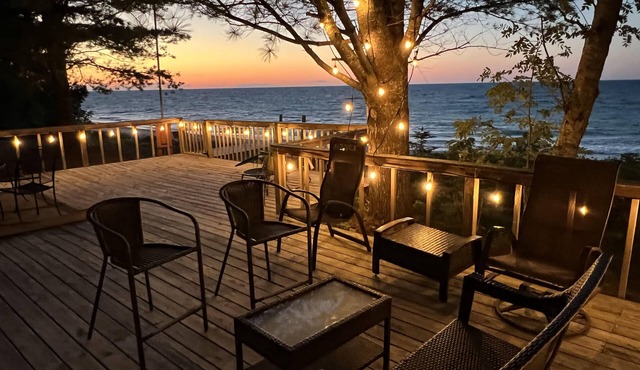 Captain's Cottage Lake Superior Beachfront Deer Park