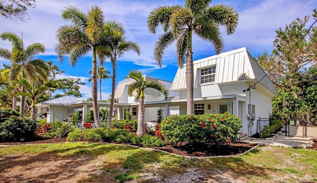 Captain's Haven Sanibel, with Pergola on East End
