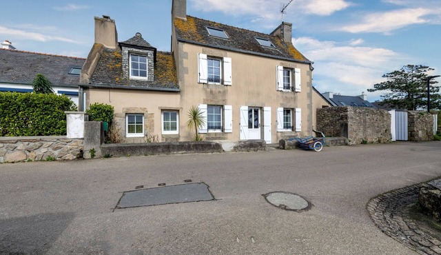 Captain's house on Ile de Batz, facing the sea