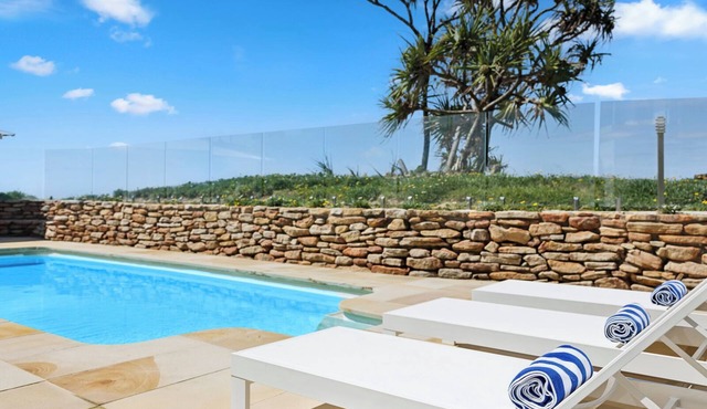 Captain's Quarters Absolute Beachfront Pool Pets