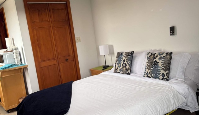 Captain's Quarter Private Suite