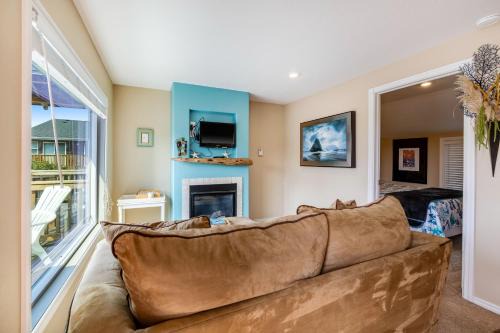 Captain's Quarters - Blue Lagoon Cabin