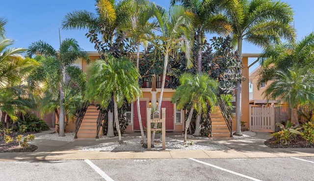 Captain's Quarters - Capt. Nemo Unit - FREE BOAT with Rental!