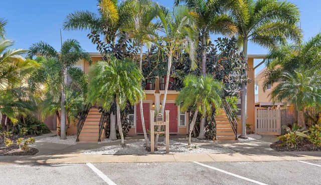 Captain's Quarters - Capt. Kirk Unit - FREE BOAT with Rental!