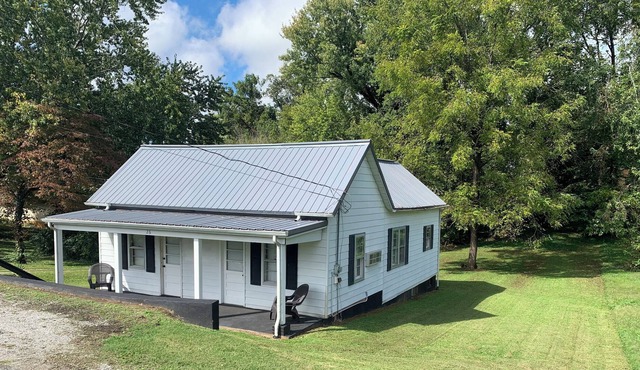 Captain's Quarters Dockside. You can walk to Lake, Burnside Marina & Cole Park.