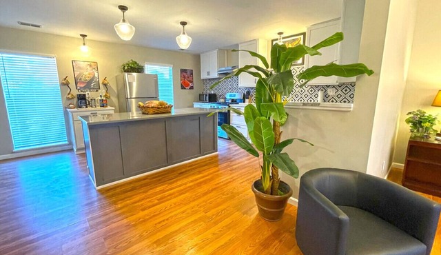Captain's Quarters | One Bed Condo Waterfront on Ohio River