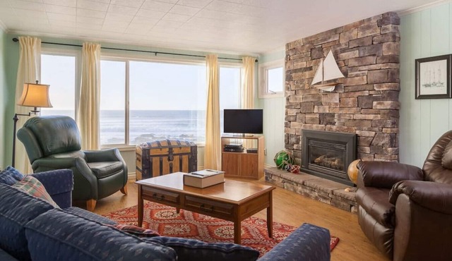 Captain's Quarters - Oceanfront, balcony, kitchen.