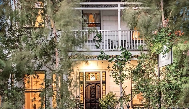 Captain's Retreat Apartments and Cottages