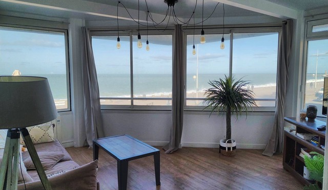 Captain YOO - The pearl, sea view