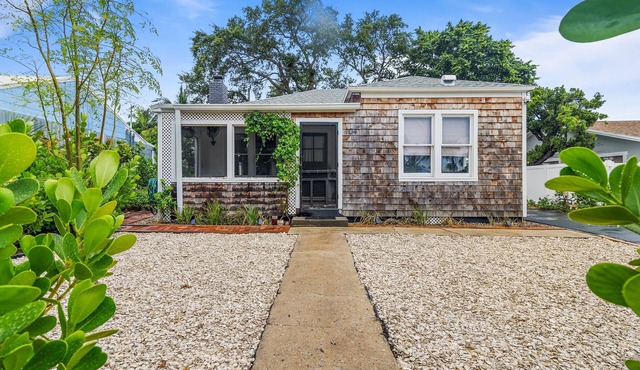 ☀Captains Cottage☀ Close to beach! Minutes to Singer Island & Peanut Island!