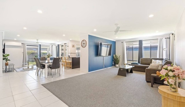 Captains Cove Family Poolside Relaxation