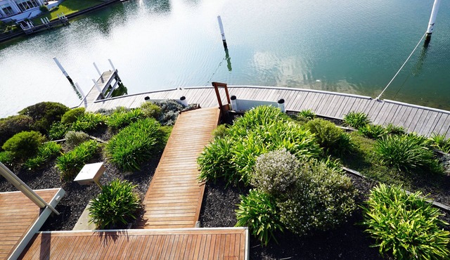 Captains Cove Resort - Waterfront Apartment