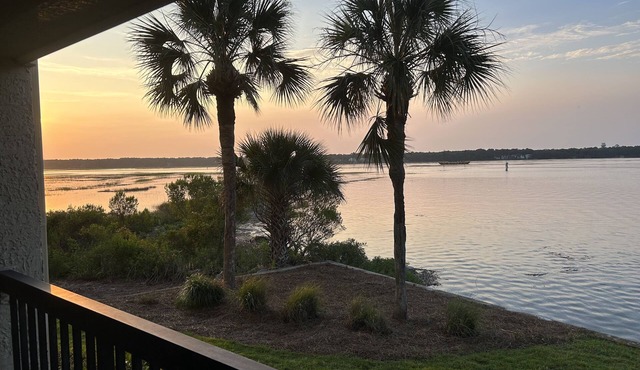 Captains Quarters on the Water: Incredible Views and Fantastic Location!