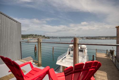 Captains Quarters - Anchor Pier Lodge