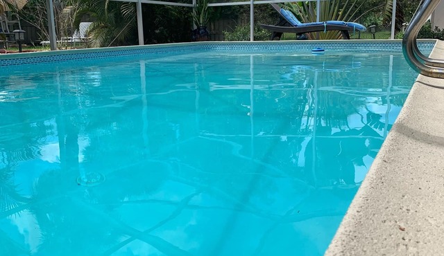 CAPTAIN’S QUARTERS Tropical pool house. Airport, Beaches, Usssa sports complex