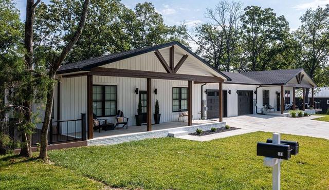 Captains Quarters- located within walking distance to local marina