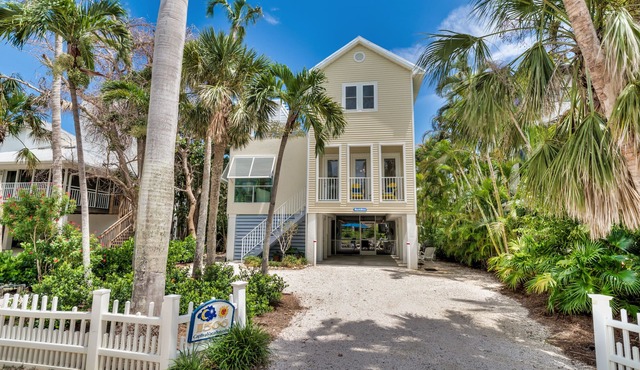 Captiva Sun & Moon Pool House - Beach Side of Village Center