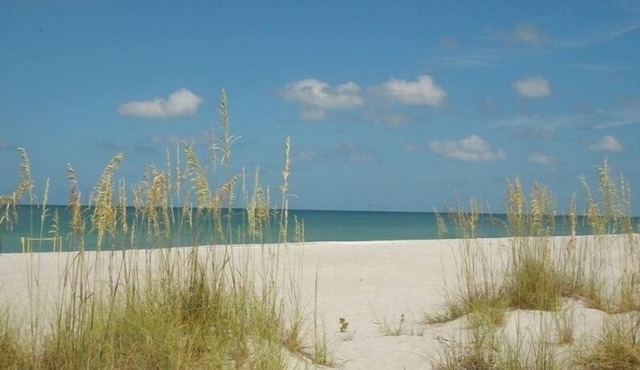 Captiva Vacation Home: comfort, private pool, dock, 300 steps to private beach