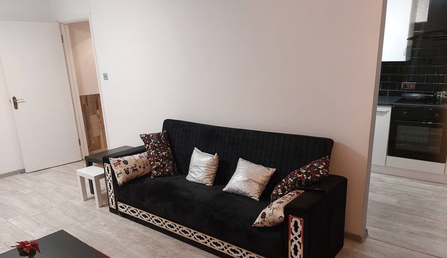 Captivating 1-Bed Apartment in Waltham Cross