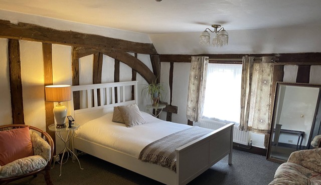 Captivating 1-Bed Apartment in Newmarket