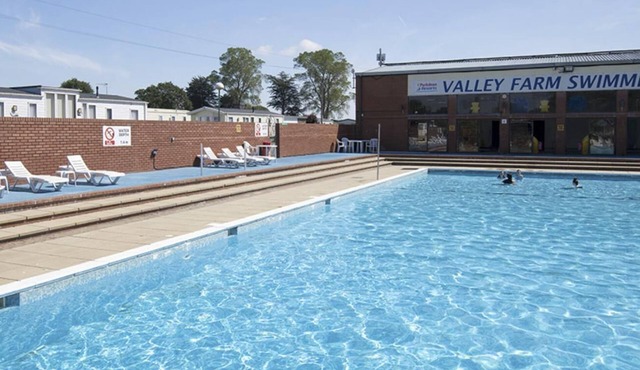 Captivating 2-Bed Caravan in Clacton-on-Sea