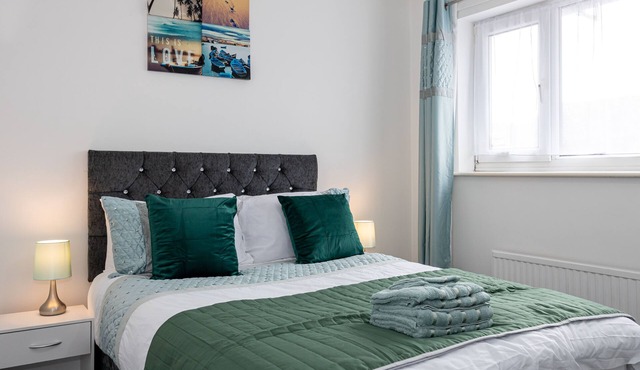 Captivating 3-Bed House in Blackburn