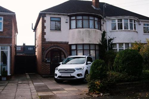 Captivating 3-Bed House in Birmingham