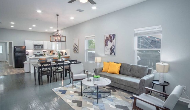 Captivating 4BR 2BA Home Near Awesome Downtown