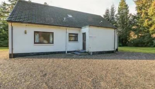 Captivating 5-Bed Cottage with private hot tub