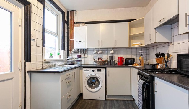 Captivating 5-Bed House in Horwich Bolton