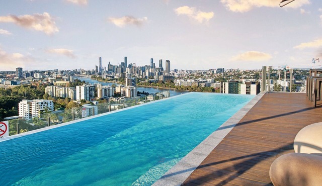 Captivating Convenience! 1Bed/1Bath/1Car/Views