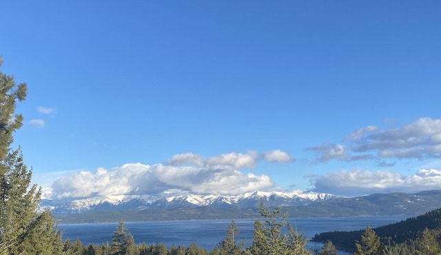 Captivating Flathead Lake Views 6 bd 3.5 bath