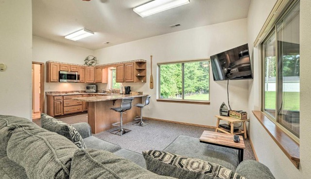 Captivating Kuttawa Retreat with Outdoor Dining