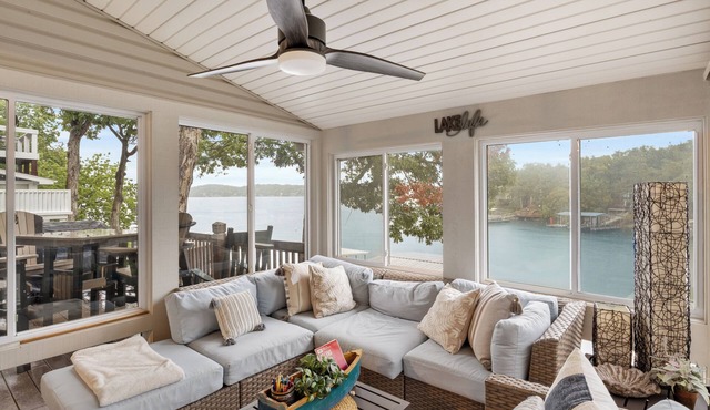 Captivating Views, Amazing Design and Lake Living