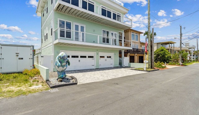 CAR SHOW SPECIAL Parking for 14 cars and trailer in Fernandina Beach FL.