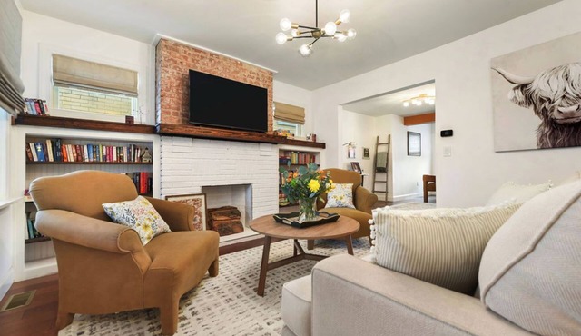 Cara's Luxury Pittsburgh Cottage