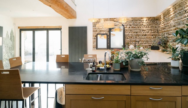 Caractère - Character house with pool and garden