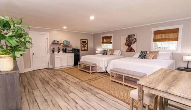 CARACUL, a cozy stay for four in the lodge of Karoo at Smith Mountain Lake