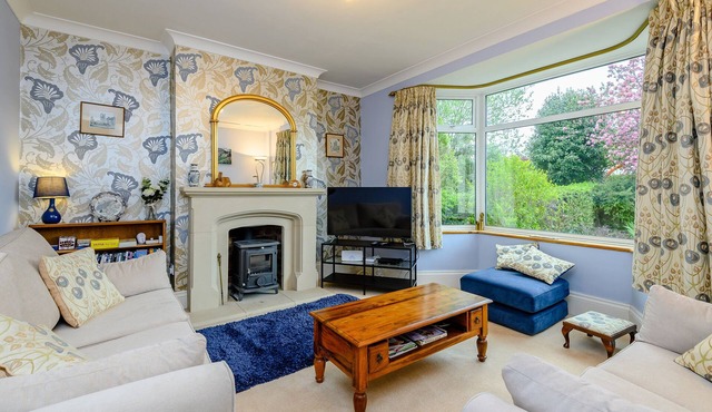 CARADOC, family friendly, with open fire in Chepstow