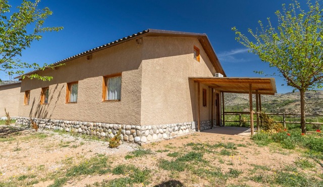 Caravan 'Bungalow 1' with Mountain View, Wi-Fi and Air Conditioning