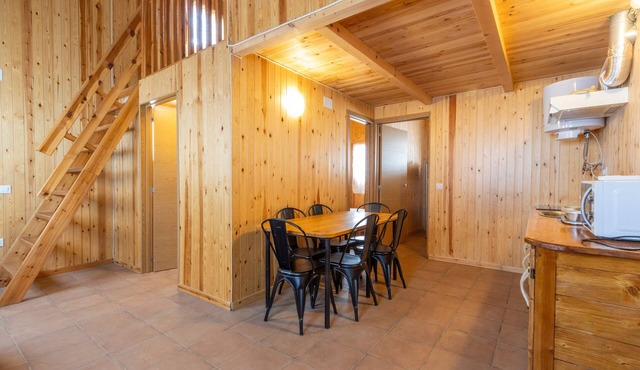 Caravan 'Bungalow 2' with Mountain View, Wi-Fi and Air Conditioning