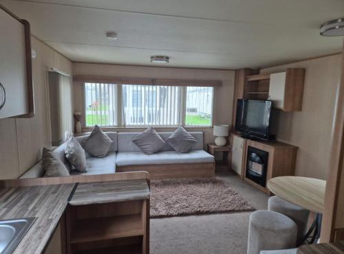 Caravan by the Sea 641