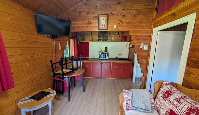 Caravan “Chalet Bouton d'Or” with Shared Pool